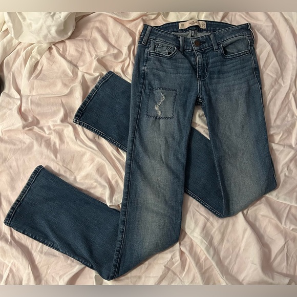 Hollister | Low Rise 0R Bootcut Jeans - Picture 6 of 16
